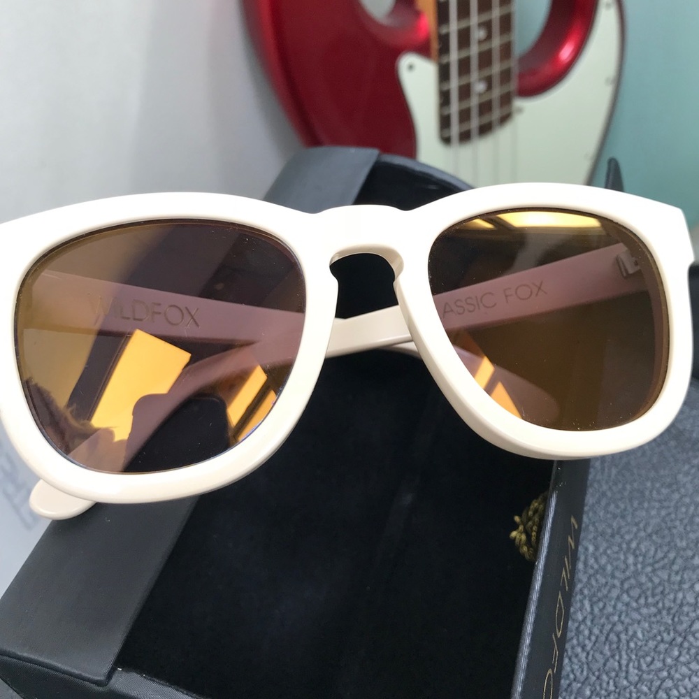 Wildfox classic fox sunglasses shades cream gold